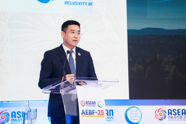 Xia Hesheng, Vice President of Huawei Digital Power and President of the Strategy & Marketing Department, delivered a keynote speech titled “Enabling the ASEAN Power Grid: The Critical Role of Grid-Forming Technologies for Cross-Border Power Trading” on October 15.