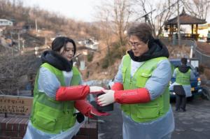 DB손보 정종표 사장, 임직원 가족들과 '사랑의 연탄 나눔' 봉사 실시