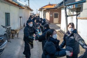 콜마그룹, 신입사원 100여 명과 연탄나눔 봉사활동 진행