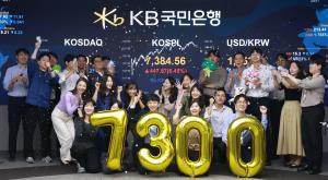 코스피, ‘7천 시대’ 개막… 반도체 랠리에 6%대 폭등