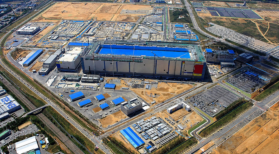 Samsung Electronics semiconductor production facilities in Pyeongtaek and Hwaseong, South Korea. / Courtesy of Samsung Electronics