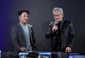 엔씨·엔비디아, 25년 동행의 상징… 김택진·젠슨 황, PC방서 게이머들과 특별한 만남