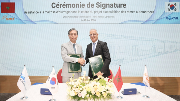 Korail President and CEO Kim Tae-seung (left) poses for a commemorative photo with Mohamed Rabie Khlie, Director General of Morocco’s National Railways Office (ONCF), during a contract signing ceremony held at ONCF headquarters in Morocco on June 18 (local time/ Courtesy of Korail