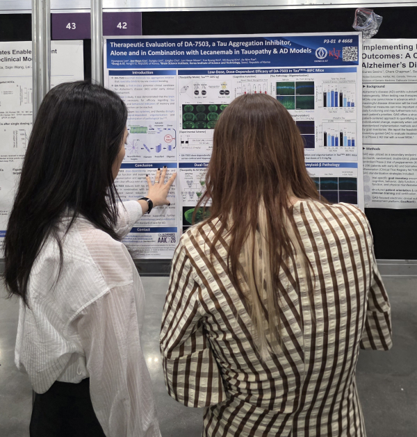 Dong-A ST presented posters showcasing preclinical research results for its GPX4 activator, DA-7505, and tau aggregation inhibitor, DA-7503, at the Alzheimer's Association International Conference (AAIC) in London, U.K./ Courtesy of Dong-A ST