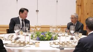 Chey Tae-won, Bill Gates Meet Again as SK Steps Up SMR Strategy for AI Power Demand