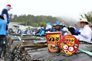 농심 ‘너구리’ 속 완도 다시마, 45년 동행…누적 구매 1만8,500톤