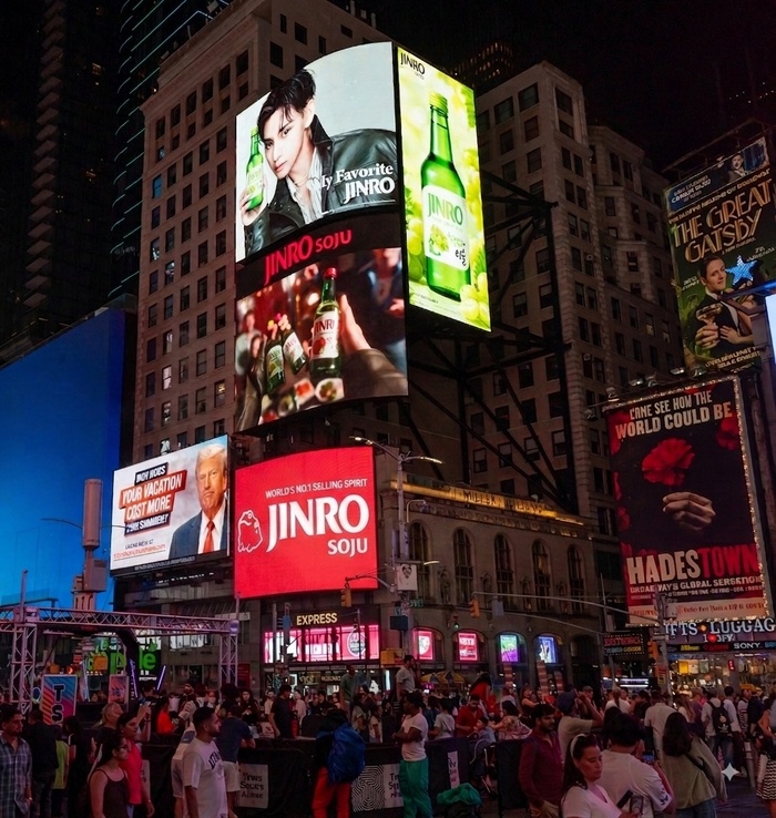 JINRO’s global campaign ‘My Favorite JINRO’ outdoor advertisement in Times Square, New York / Courtesy of HiteJinro