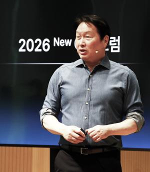 최태원 회장, 울산서 SK ‘AI 전환’ 점검… 데이터센터·제조현장 잇달아 방문