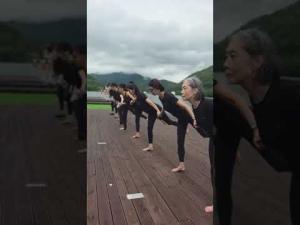 [Reverse Aging 2.0] Models Embarking on a New Chapter Join Hip Mobility Class