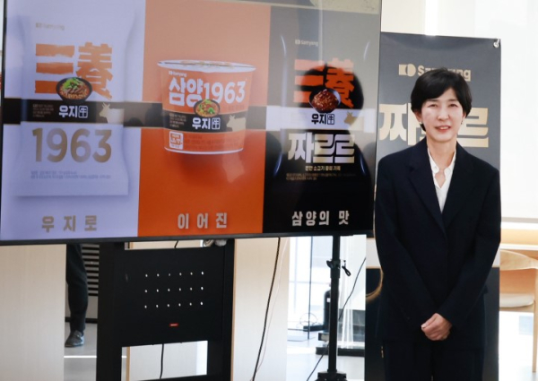 삼양식품 '짜르르' 미디어 시식회에서 김정수 회장이 참석자들에게 인사말을 하고 있다/ 삼양식품 제공
